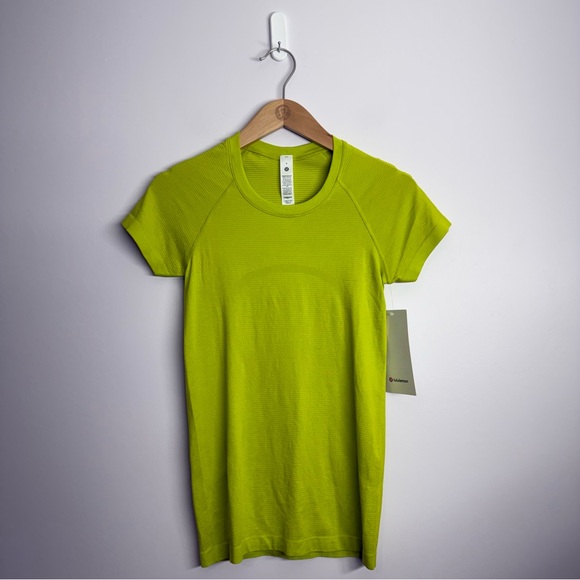 Lululemon Swiftly Tech Short-Sleeve Shirt 2.0 *Hip Length
Lichen Lime Size 4 NWT - Picture 1 of 5
